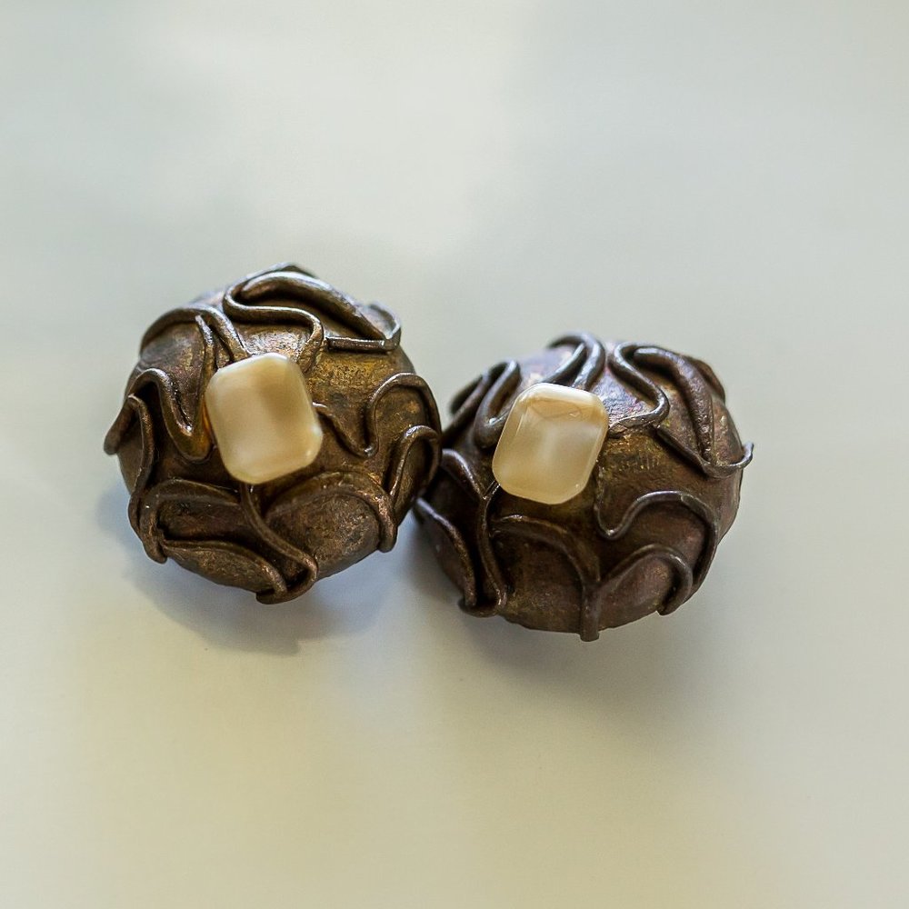 Vintage Kate Hines Signed Gold Basket Weave Dome Earrings Faux Pearl Button